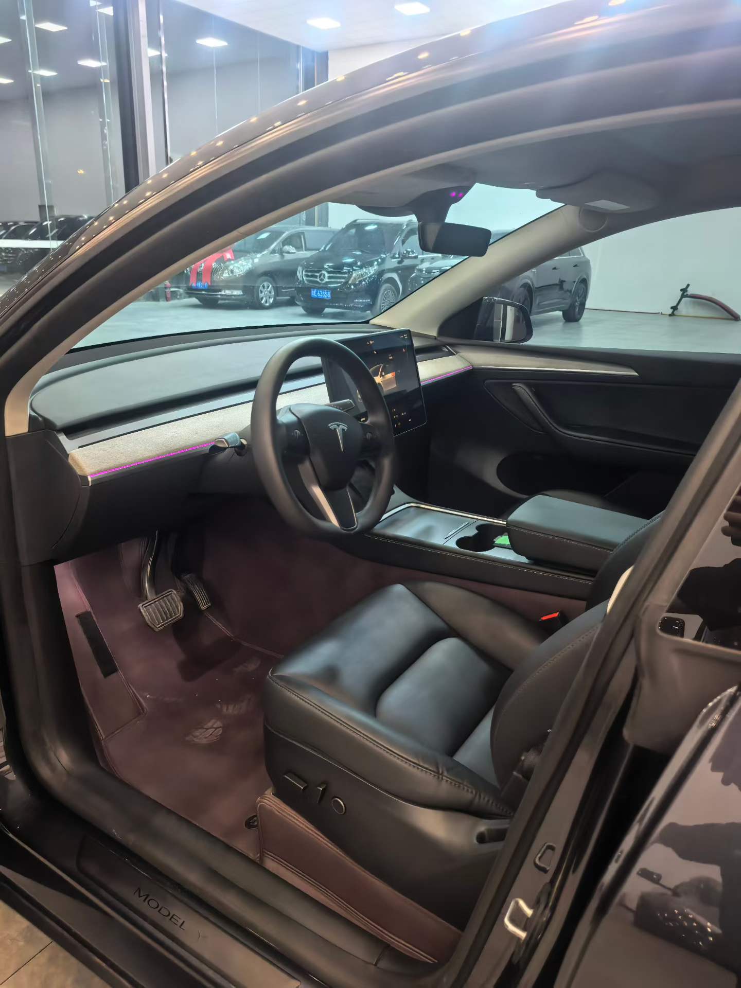 Tesla Model Y 2024 #4 Tesla Model Y 2024 car image #4
