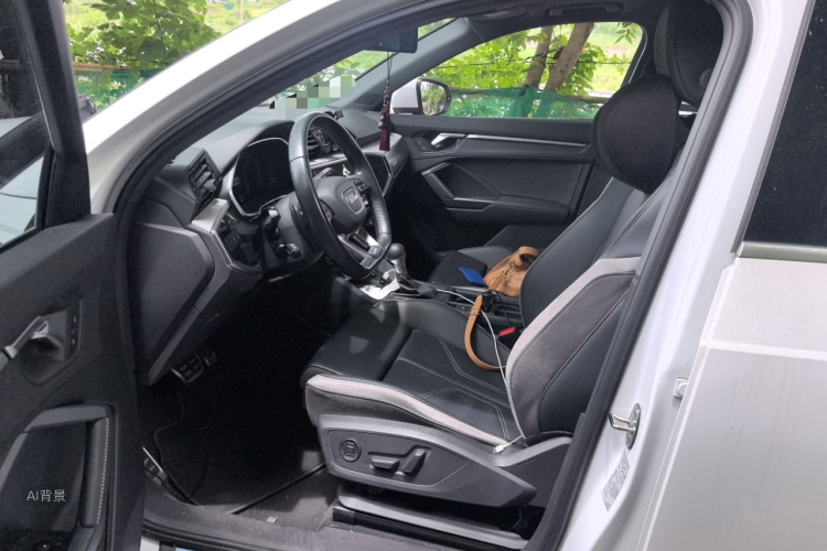 Audi Q3 2024 car image #18