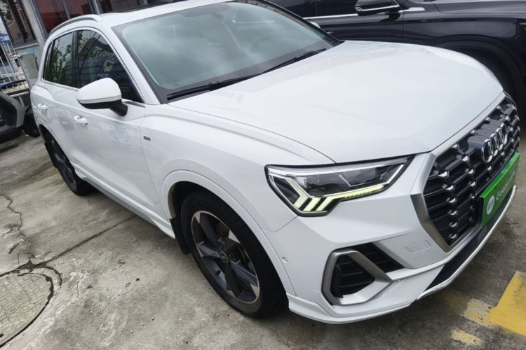 Audi Q3 2022 car image #6