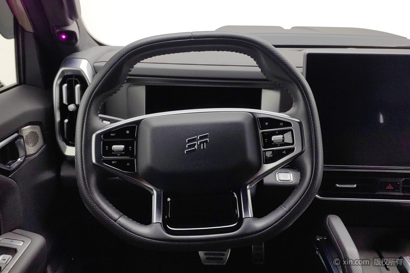 Jetour Traveller 2024 car image #11
