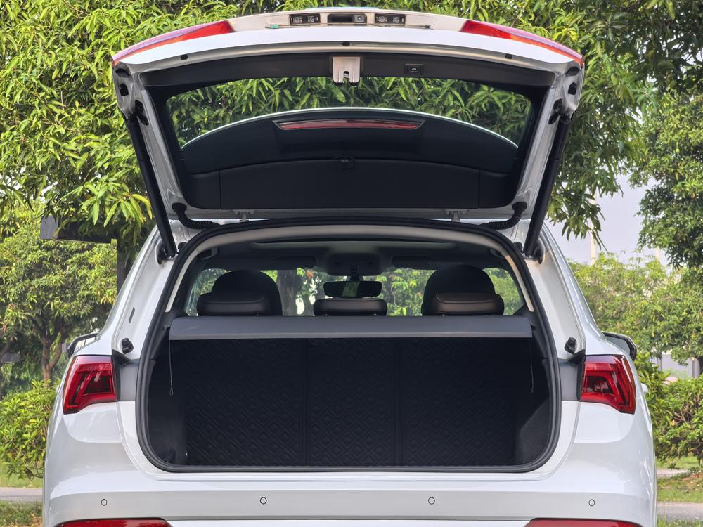 Audi Q3 2020 car image #15