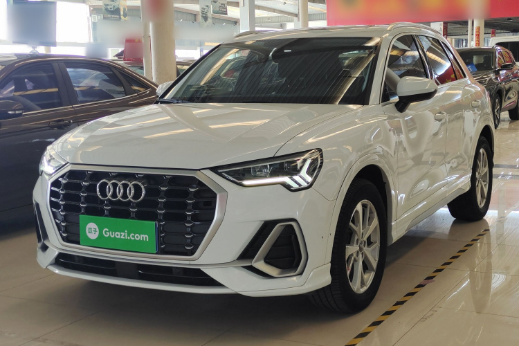 Audi Q3 2019 car image #2