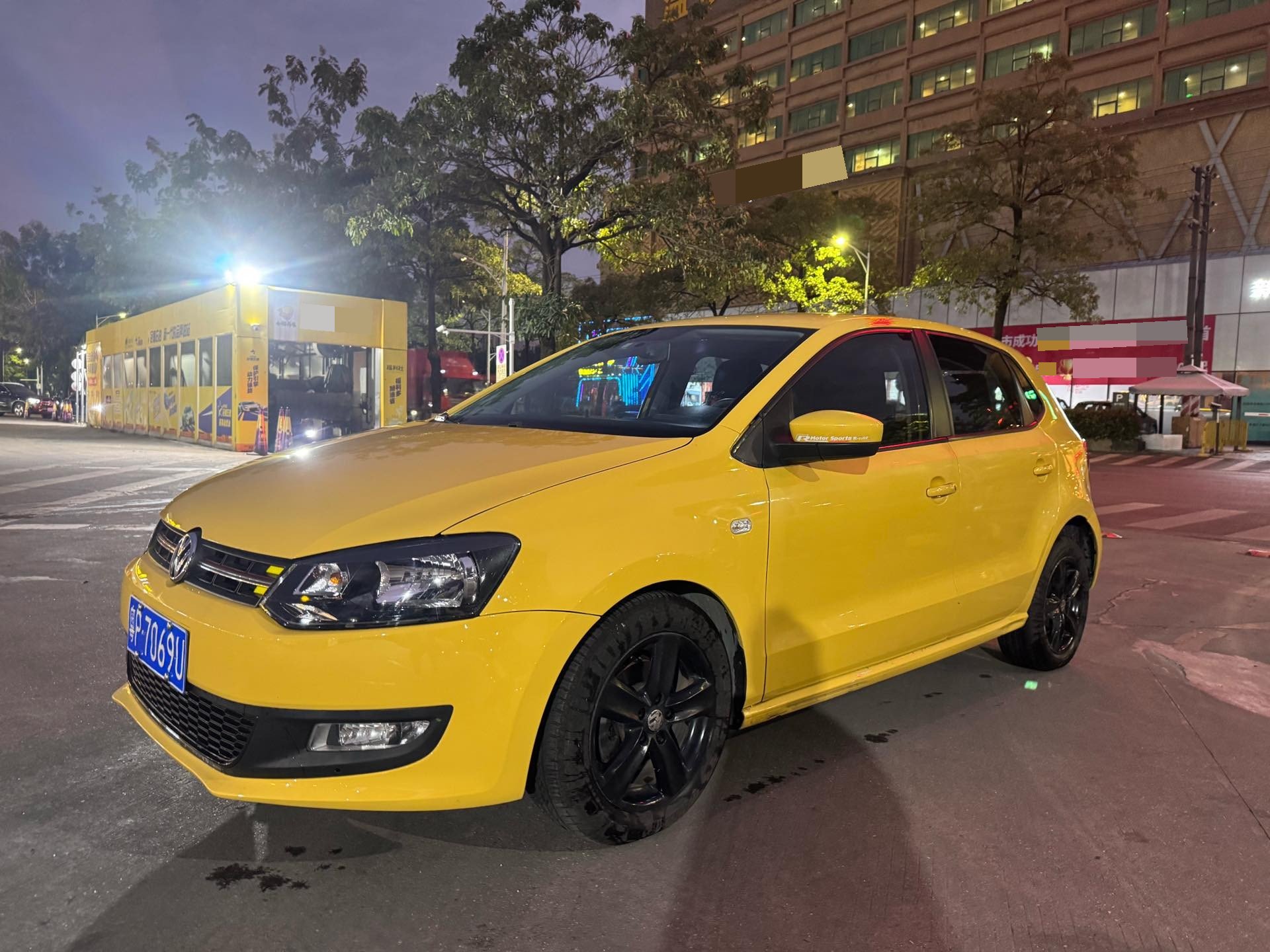 Volkswagen Polo 2011 car image 