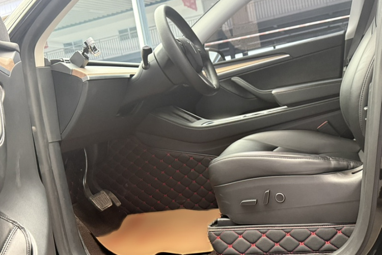 Tesla Model Y 2021 #20 Tesla Model Y 2021 car image #20
