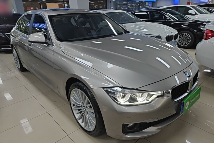 BMW 3 Series 2018 car image #6