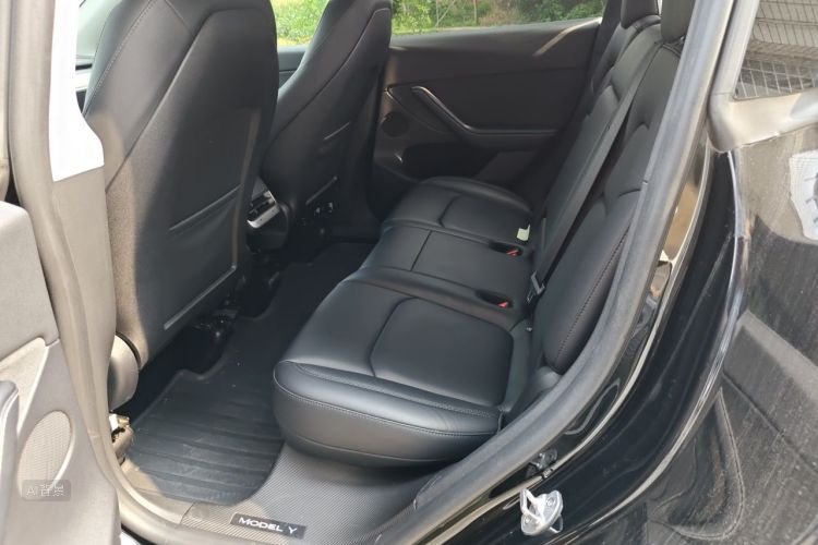 Tesla Model Y 2023 #19 Tesla Model Y 2023 car image #19