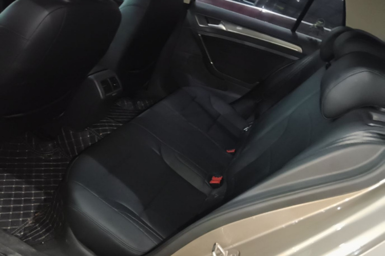 Volkswagen Golf 2016 car image #17