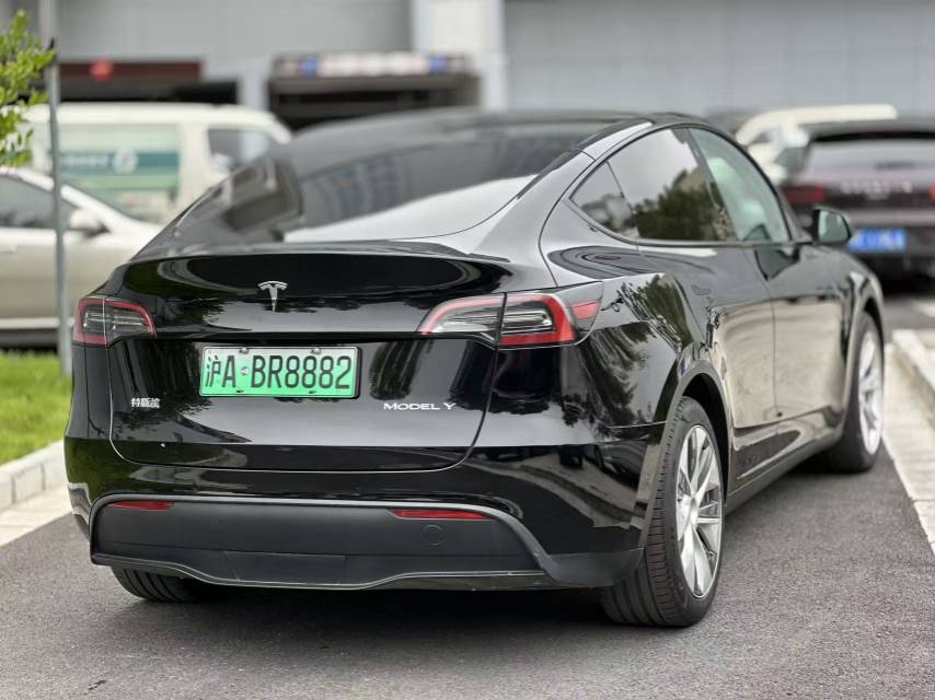 Tesla Model Y 2023 #8 Tesla Model Y 2023 car image #8
