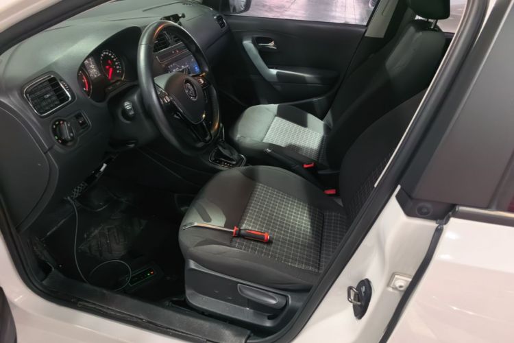 Volkswagen Polo 2016 #19 Volkswagen Polo 2016 car image #19