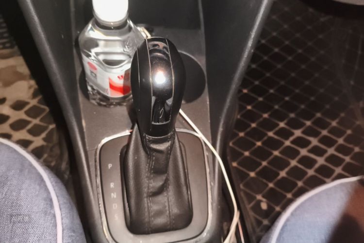 Volkswagen Polo 2017 car image #16