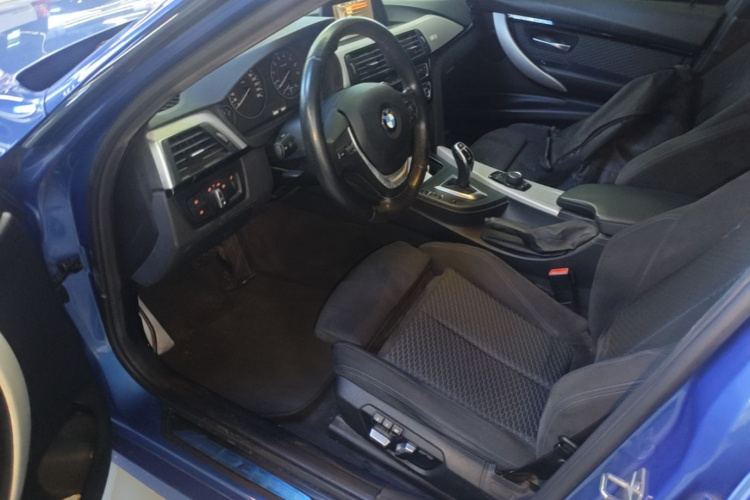 BMW 3 Series 2017 car image #15