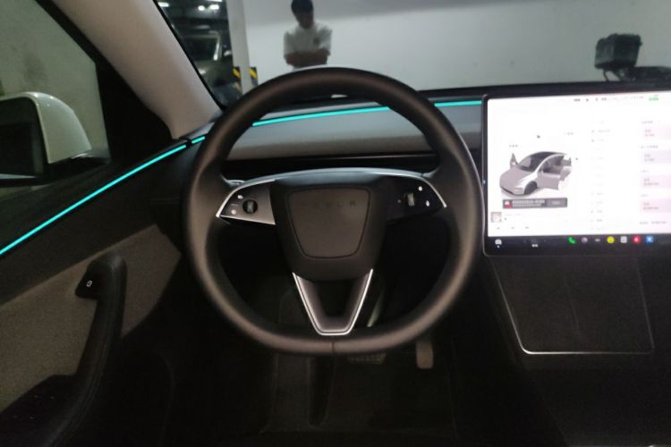 Tesla Model Y 2025 #15 Tesla Model Y 2025 car image #15