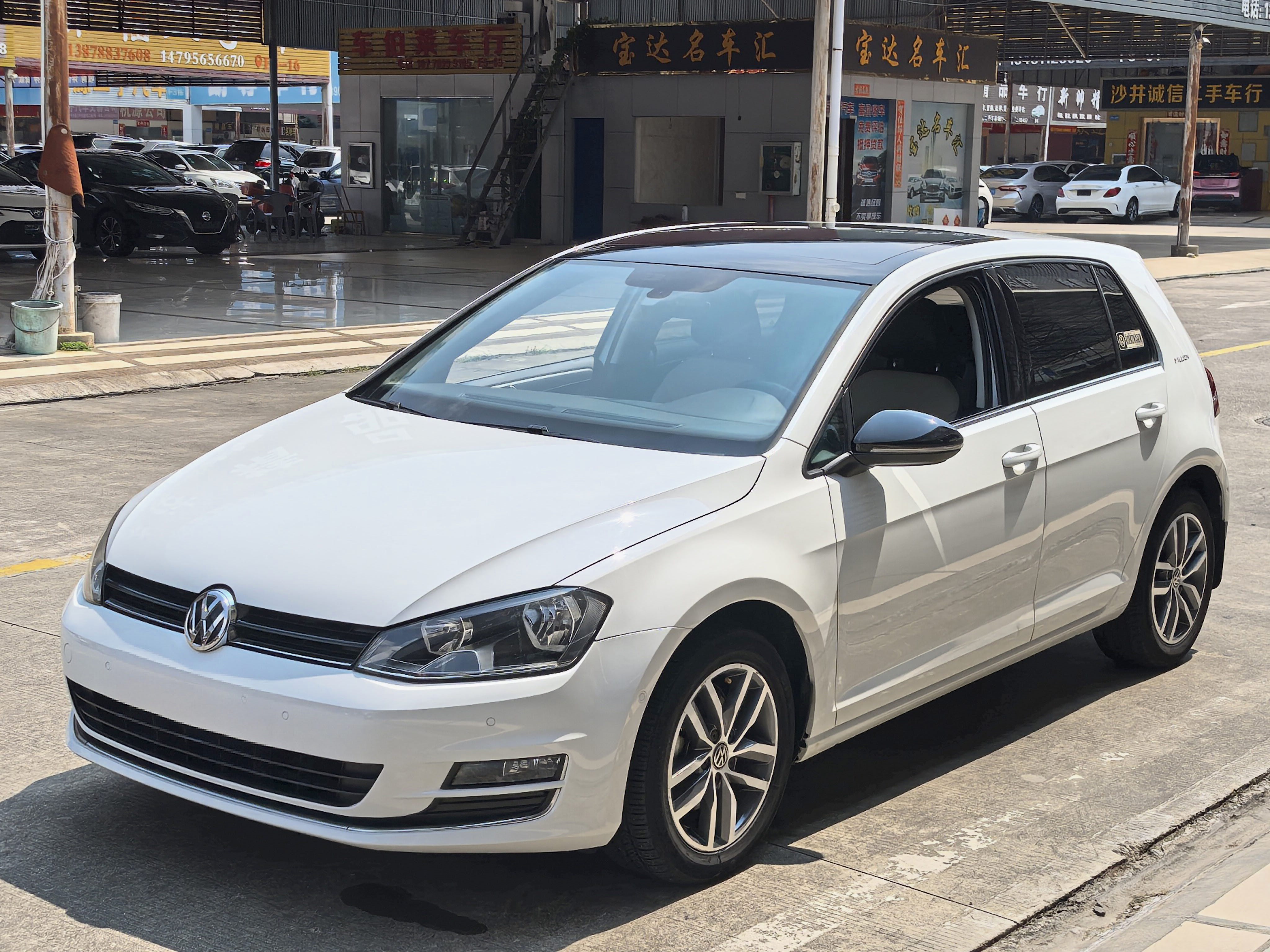 Volkswagen Golf 2017 car image #2