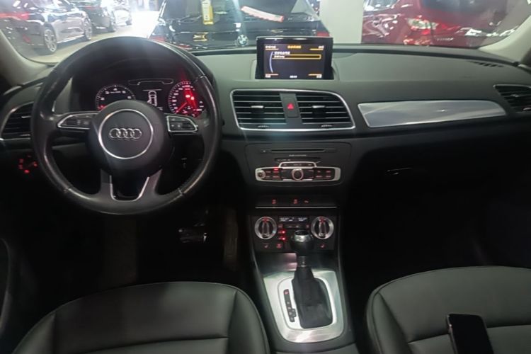 Audi Q3 2015 car image #10