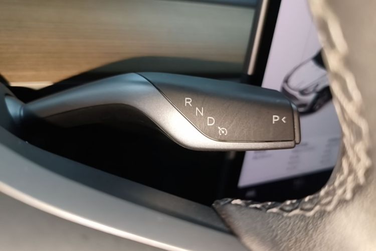 Tesla Model Y 2022 car image #18