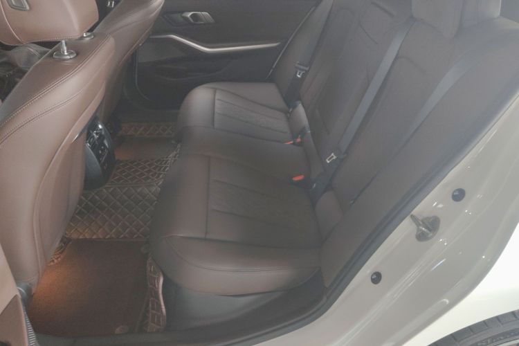 BMW 3 Series 2023 car image #17