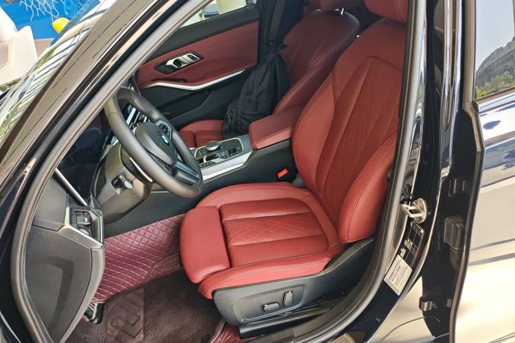 BMW 3 Series 2024 صورة سيارة #15