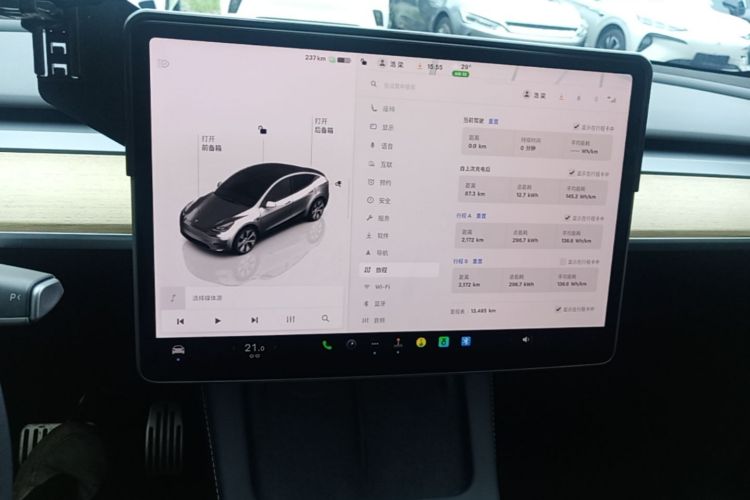 Tesla Model Y 2022 car image #13