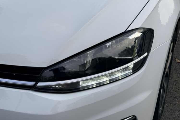 Volkswagen Golf 2020 car image #3