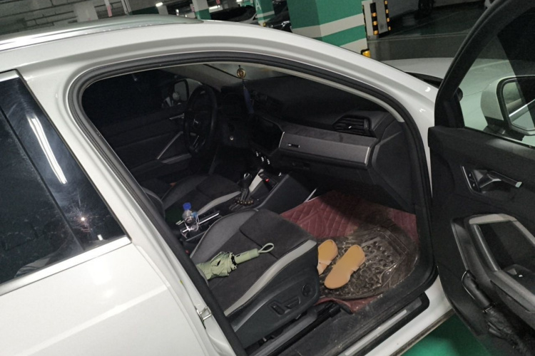 Audi Q3 2022 car image #27