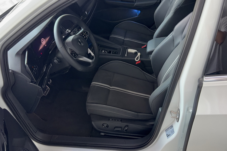 Volkswagen Golf 2024 car image #15