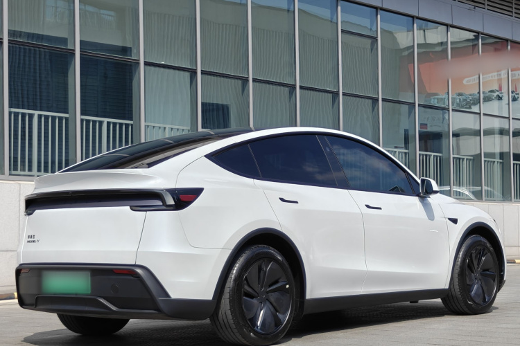 Tesla Model Y 2026 #7 Tesla Model Y 2026 car image #7