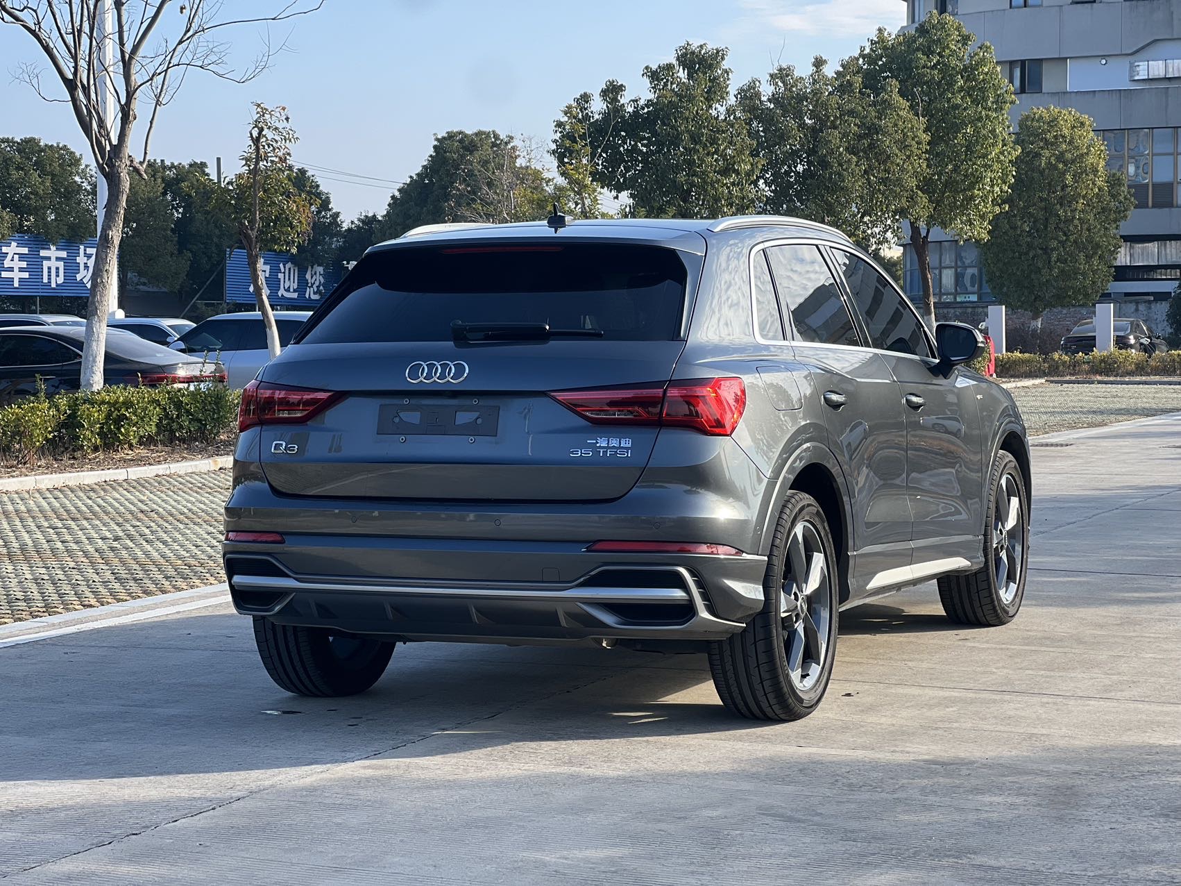 Audi Q3 2023 car image #4