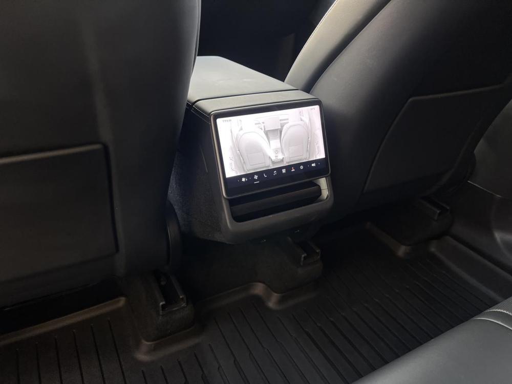 Tesla Model Y 2025 #11 Tesla Model Y 2025 immagine di auto #11