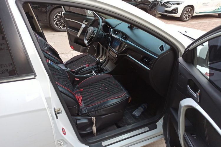GEELY Emgrand 2017 #27 GEELY Emgrand 2017 car image #27