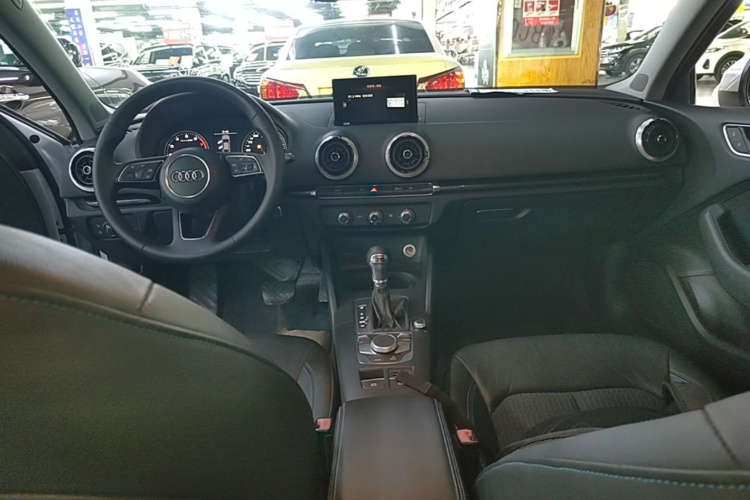 Audi A3 2018 صورة سيارة #11