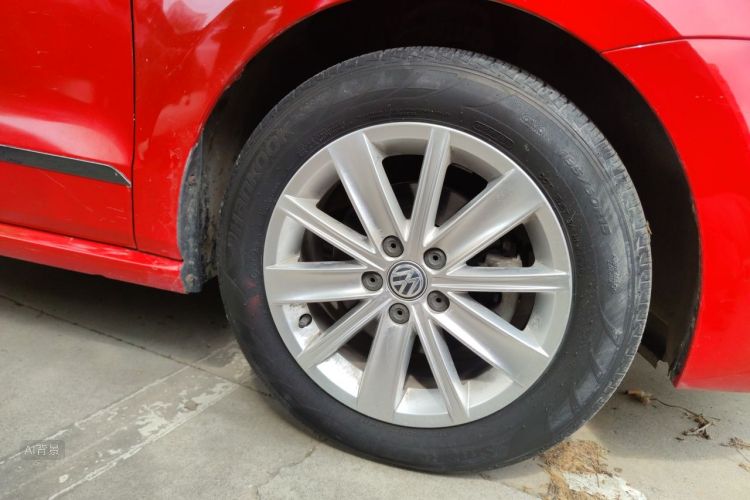 Volkswagen Polo 2015 car image #9