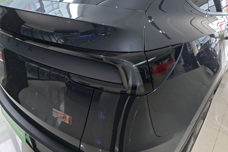 Tesla Model Y 2025 #8 Tesla Model Y 2025 car image #8