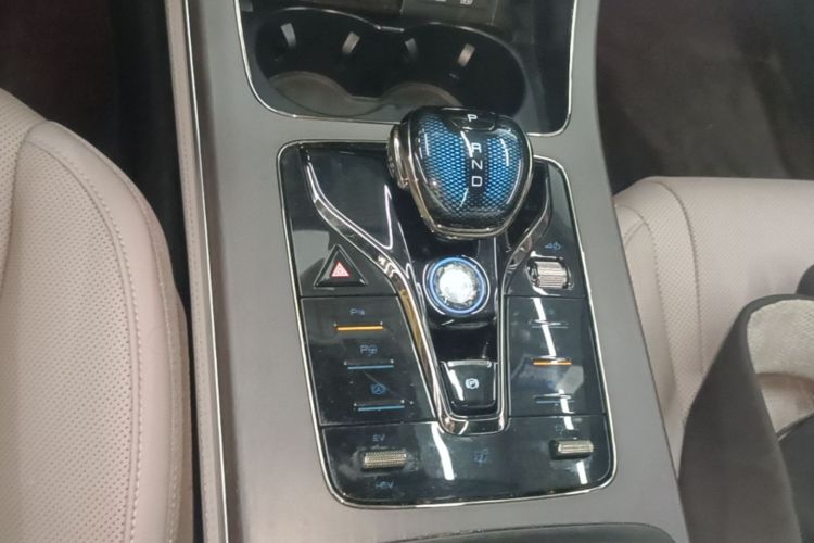 BYD Han 2025 car image #18