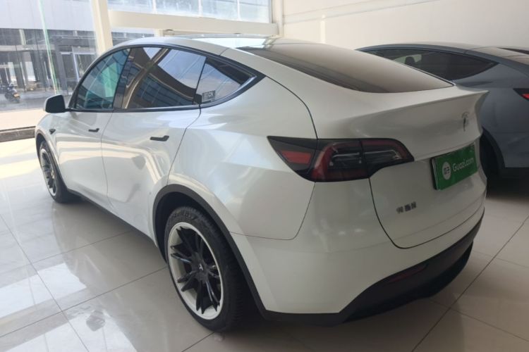 Tesla Model Y 2023 #5 Tesla Model Y 2023 car image #5
