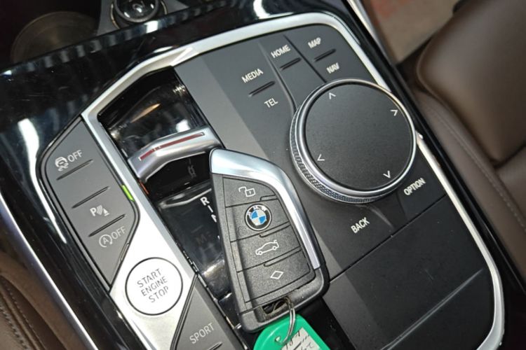 BMW 3 Series 2023 car image #9