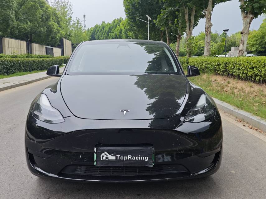 Tesla Model Y 2023 car image #2