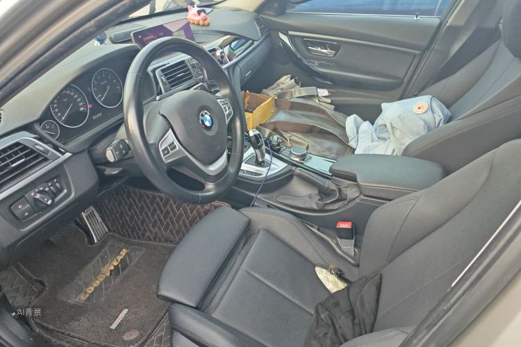 BMW 3 Series 2019 car image #17