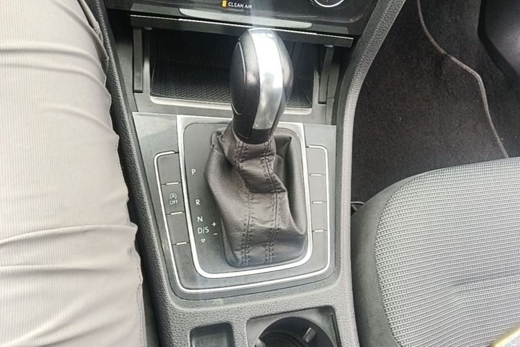 Volkswagen Golf 2018 car image #14