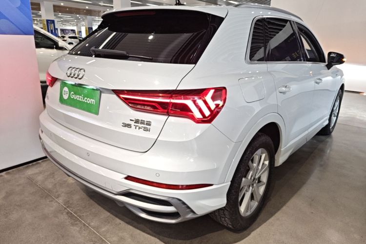 Audi Q3 2019 car image #7