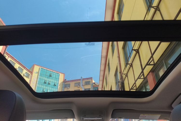 Audi Q3 2019 car image #18