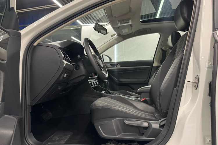 Volkswagen Lavida 2021 car image #24