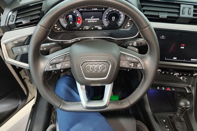 Audi Q3 2024 car image #11