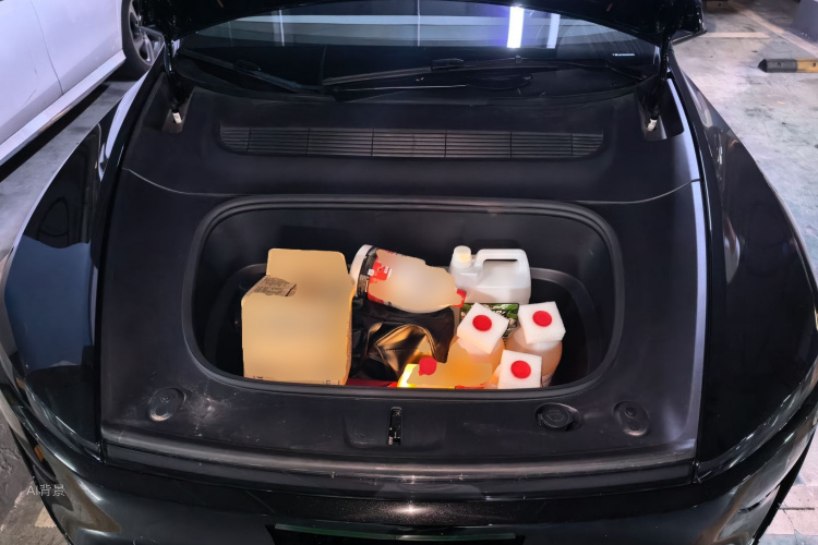 Tesla Model Y 2025 car image #22