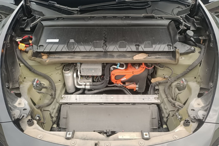 Tesla Model Y 2023 car image #20