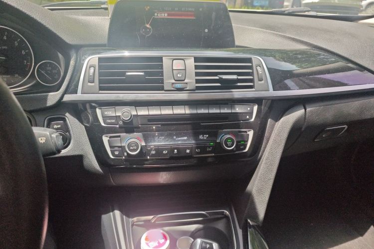 BMW 3 Series 2016 #17 BMW 3 Series 2016 car image #17