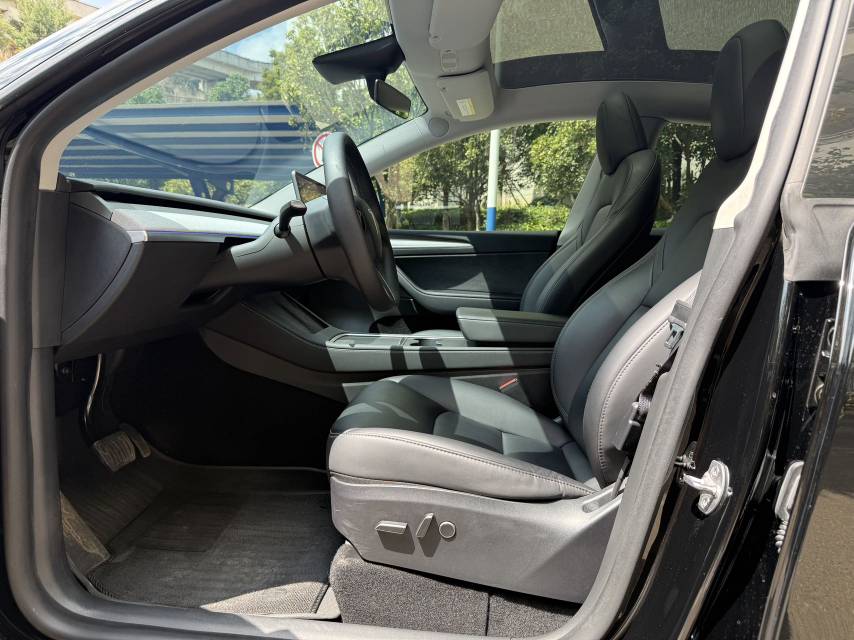 Tesla Model Y 2024 #5 Tesla Model Y 2024 car image #5