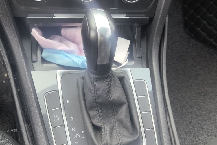 Volkswagen Golf 2019 car image #16