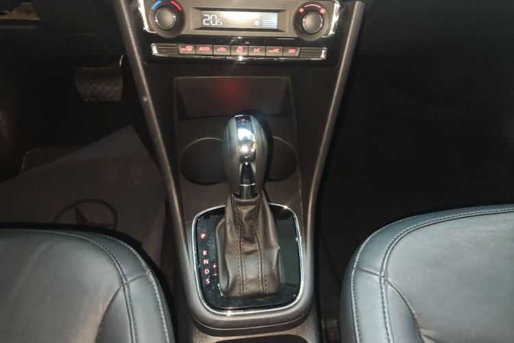 Volkswagen Polo 2014 car image #14