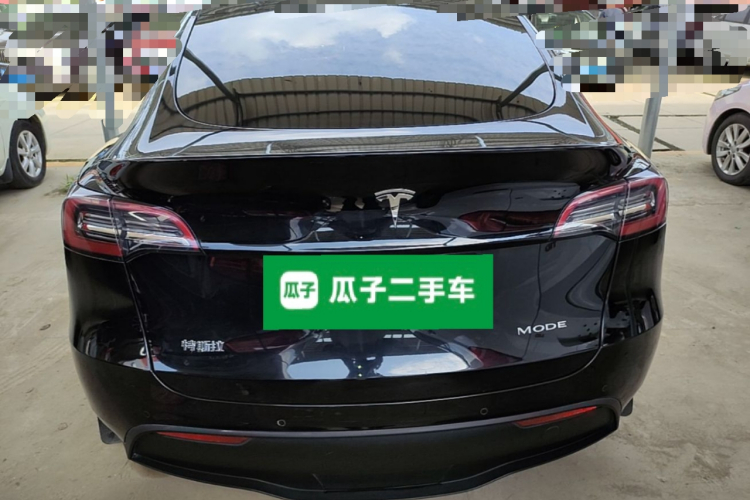 Tesla Model Y 2023 #4 Tesla Model Y 2023 car image #4