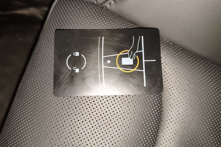 Tesla Model 3 2025 immagine di auto #9